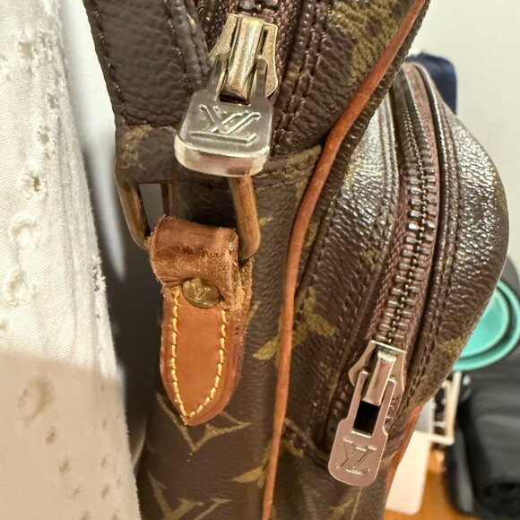Louis Vuitton Vintage Amazon Crossbody - Picture 4 of 16